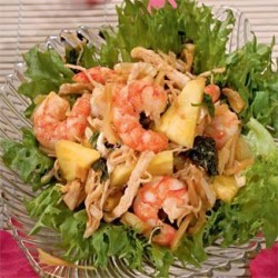 Салаты овощи -  Тайский салат с ананасом Ингредиенты -филе индейки 400 г -сахар 1 ч.